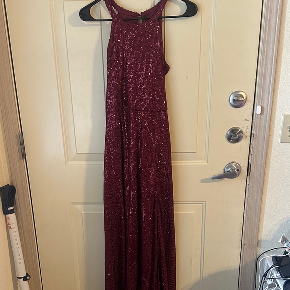 JCPenney Burgundy Sequin Dress - greenwatershopping.com JCPenney Burgundy Sequin Dress - greenwatershopping.com